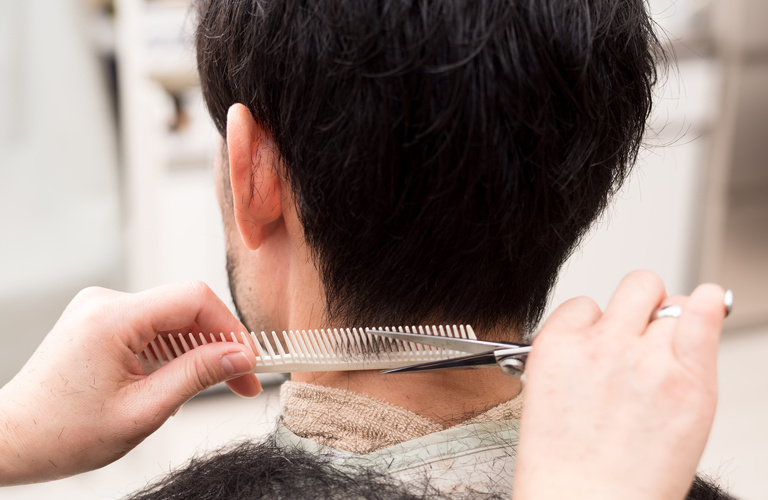 お好みに合うメンズヘアスタイルをお作りいたします | 海南市の理容室なら和やかな夫婦経営のBar bar SHIMONE